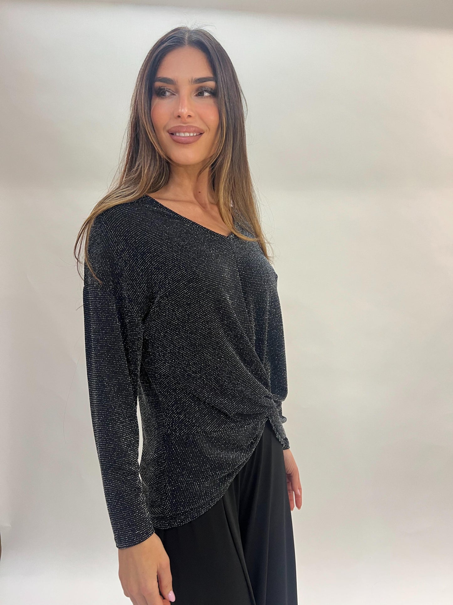 Camiseta de fiesta brillo con nudo frontal