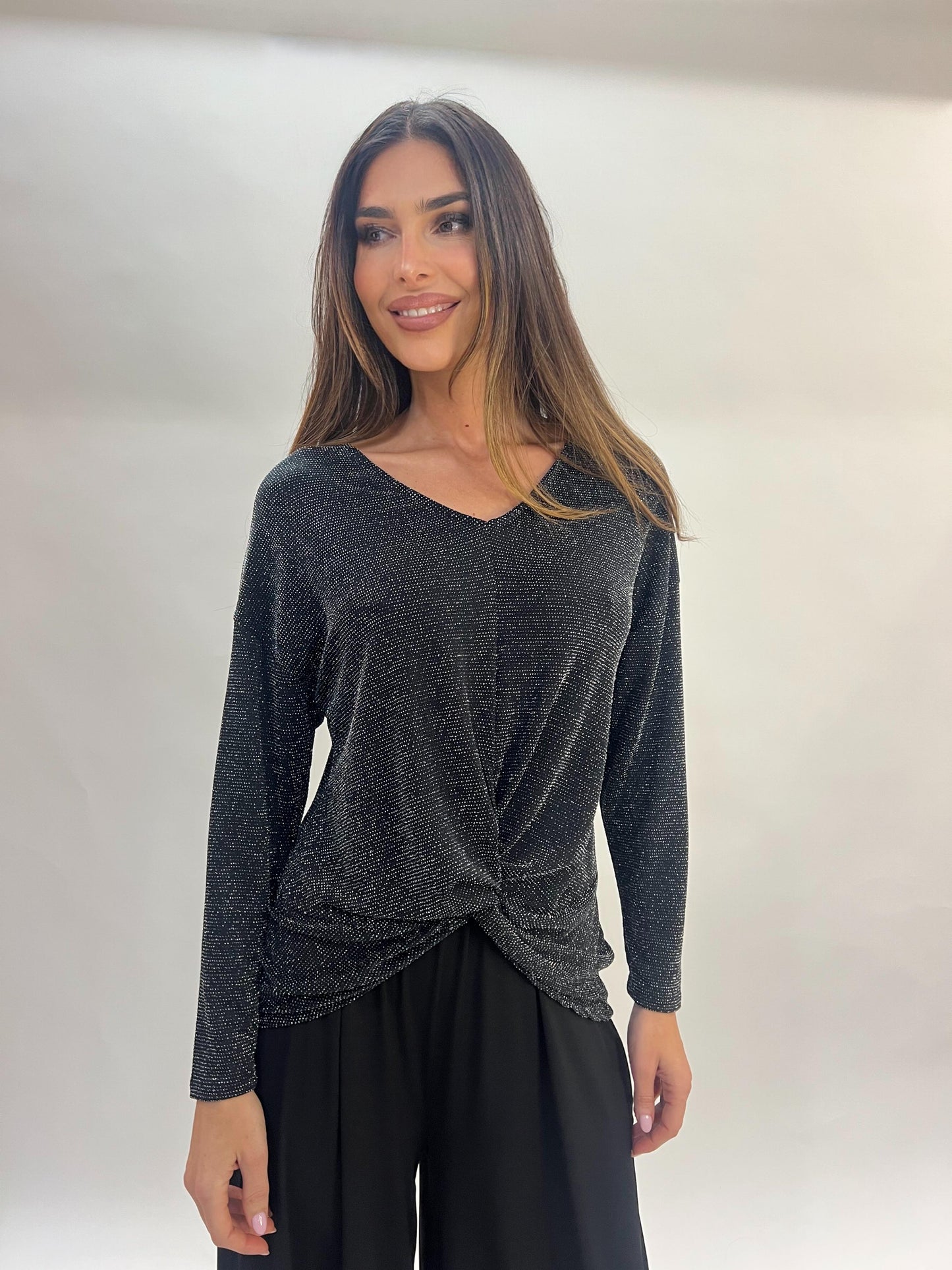 Camiseta de fiesta brillo con nudo frontal