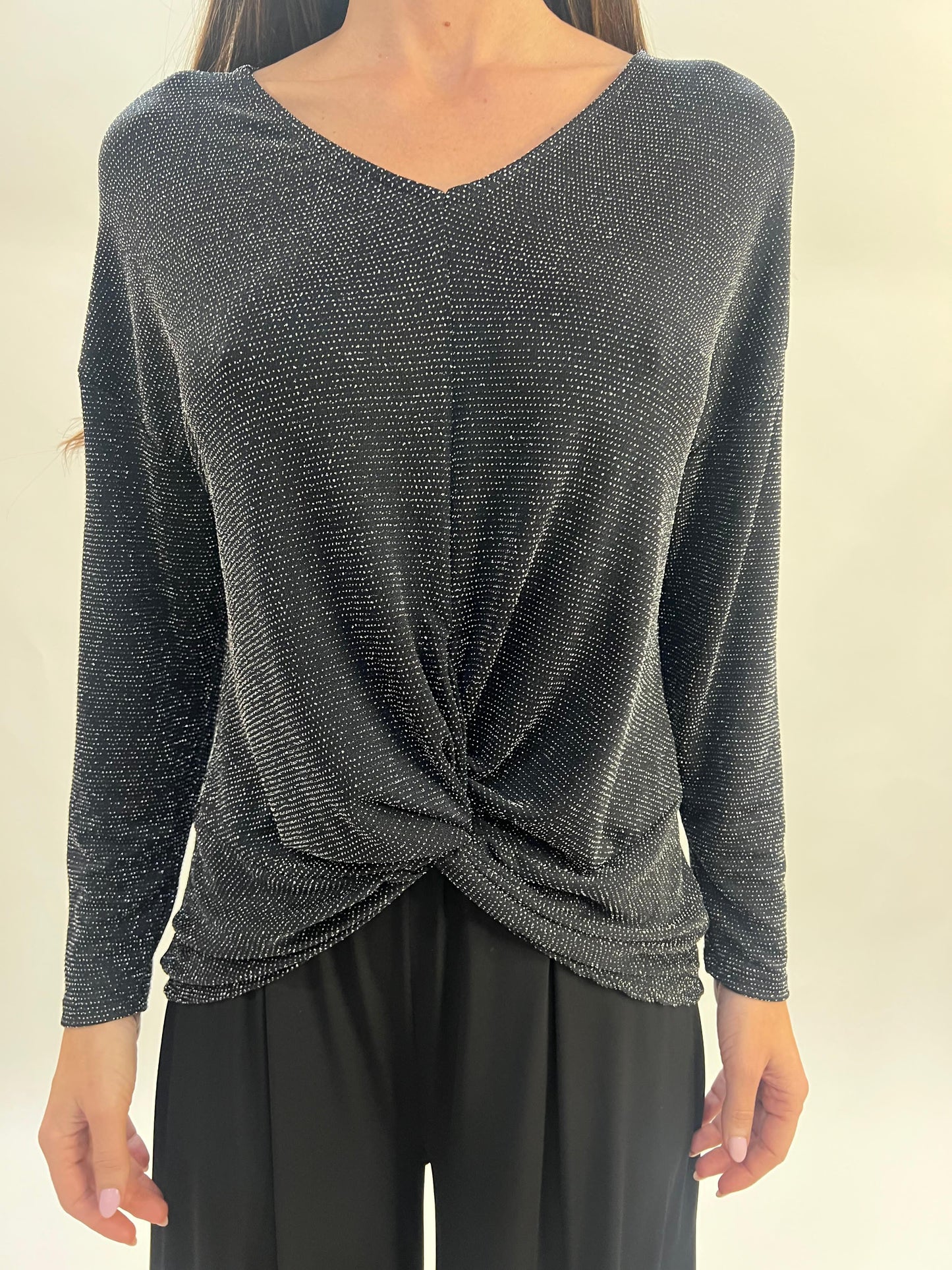 Camiseta de fiesta brillo con nudo frontal