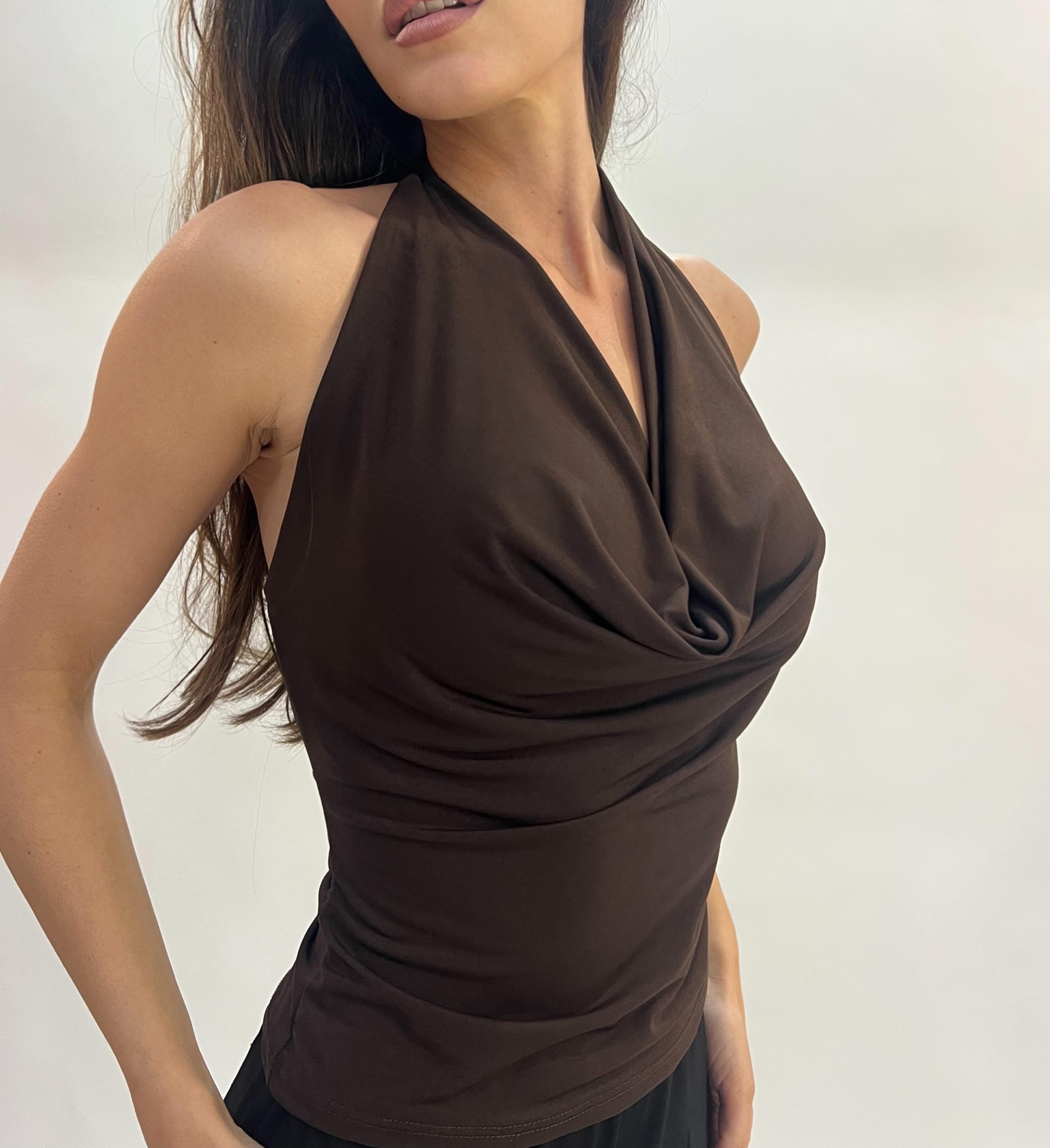 Top Halter de licra con escote drapeado