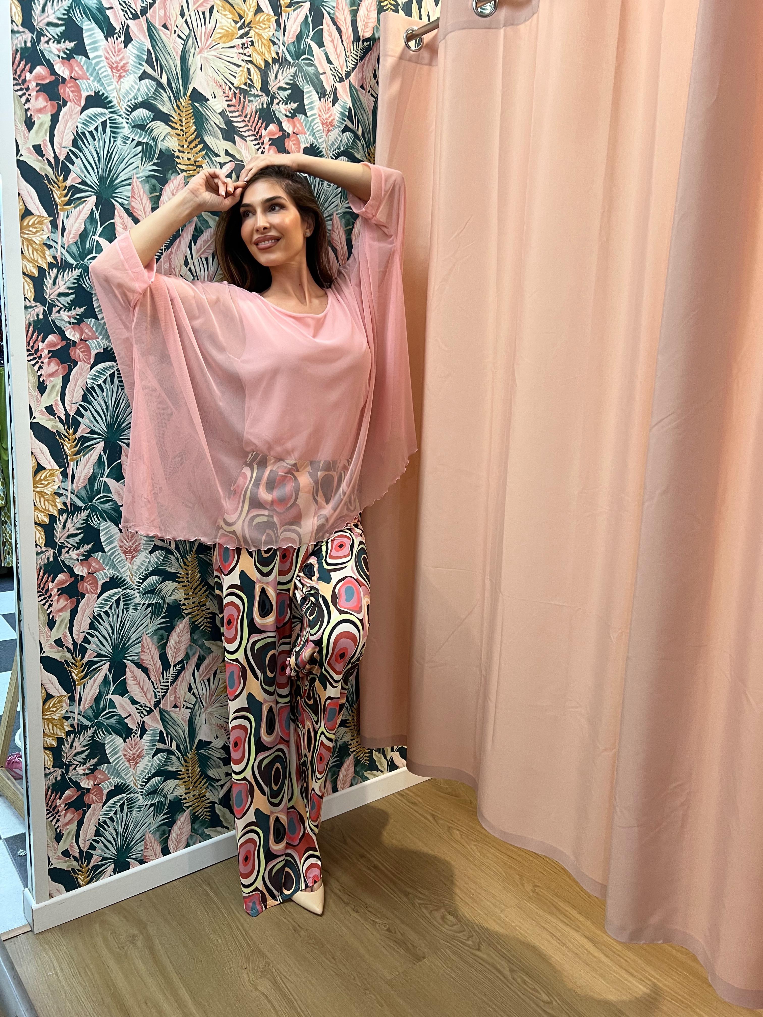 Conjunto elegante mujer con túnica de tul y pantalón palazzo fluído