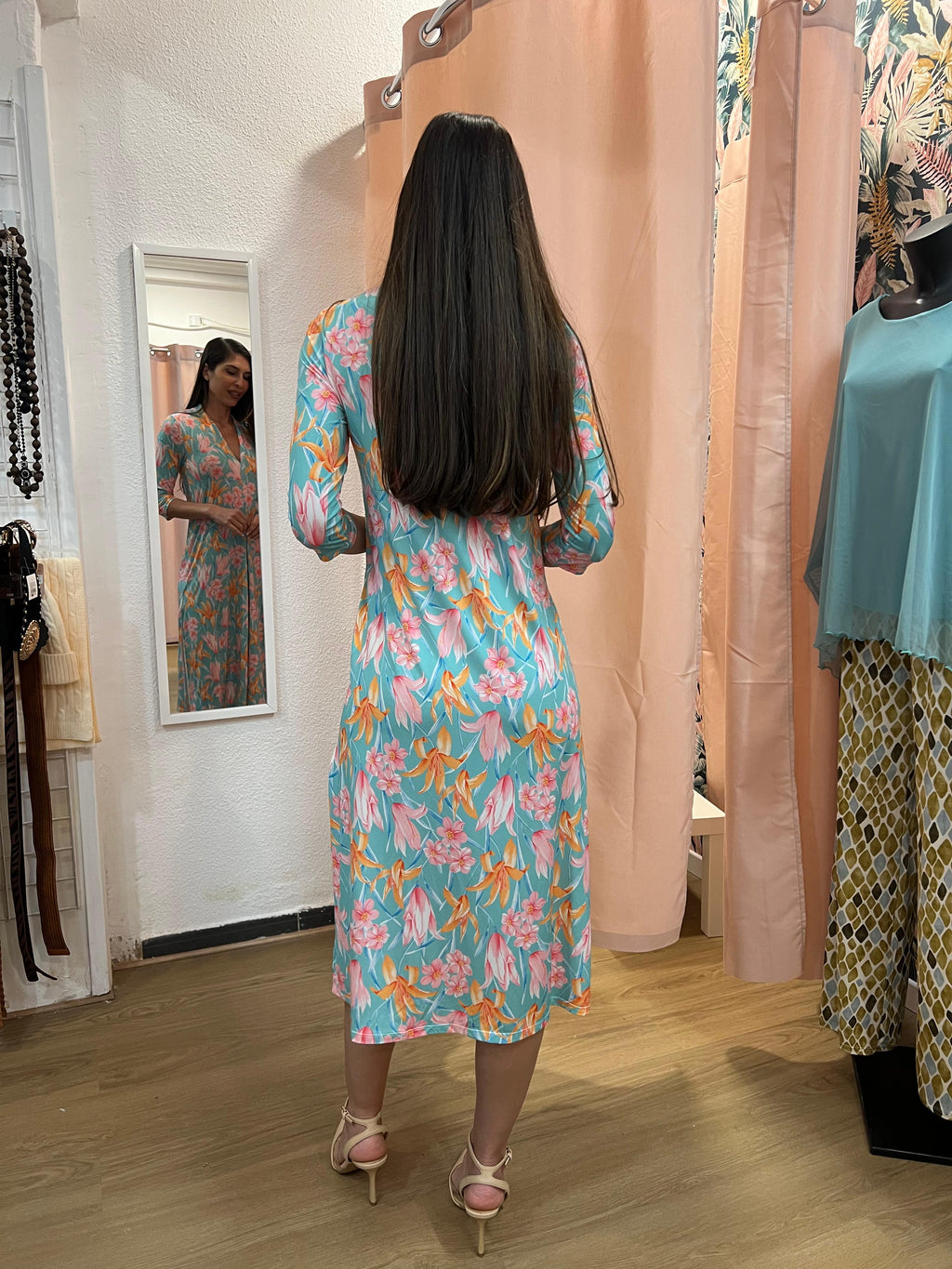 Vestido Midi con pliegue delantero y escote pico estampado