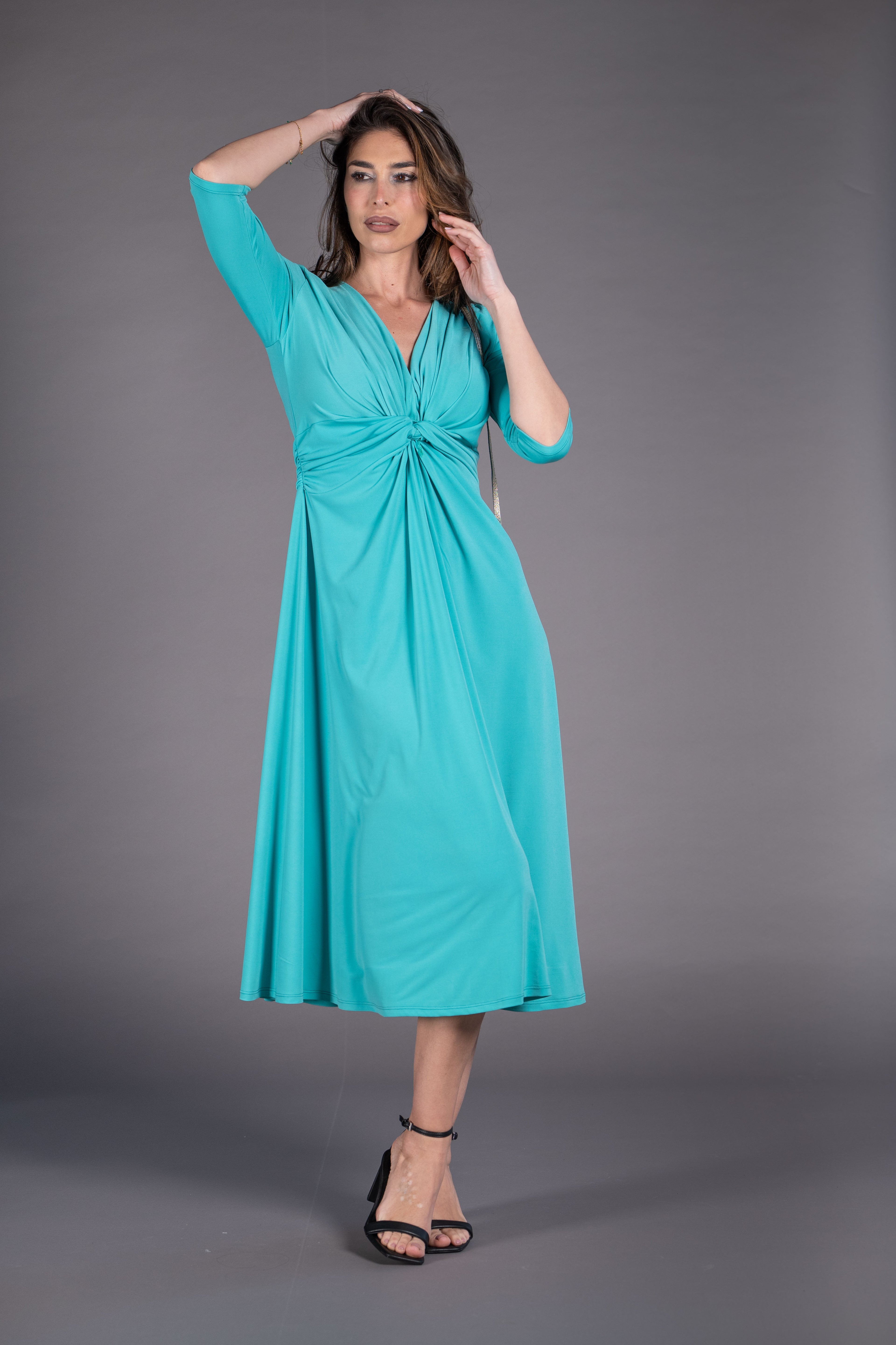 Vestido midi nudo liso verde