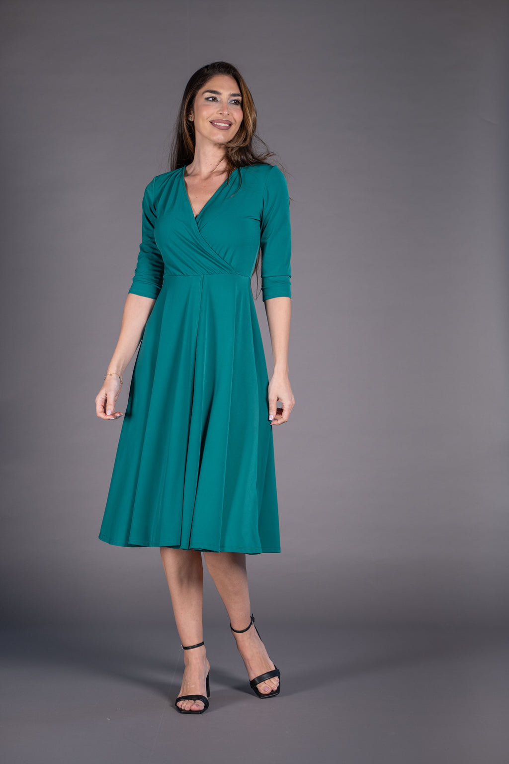 Vestido midi abertura delantera liso verde