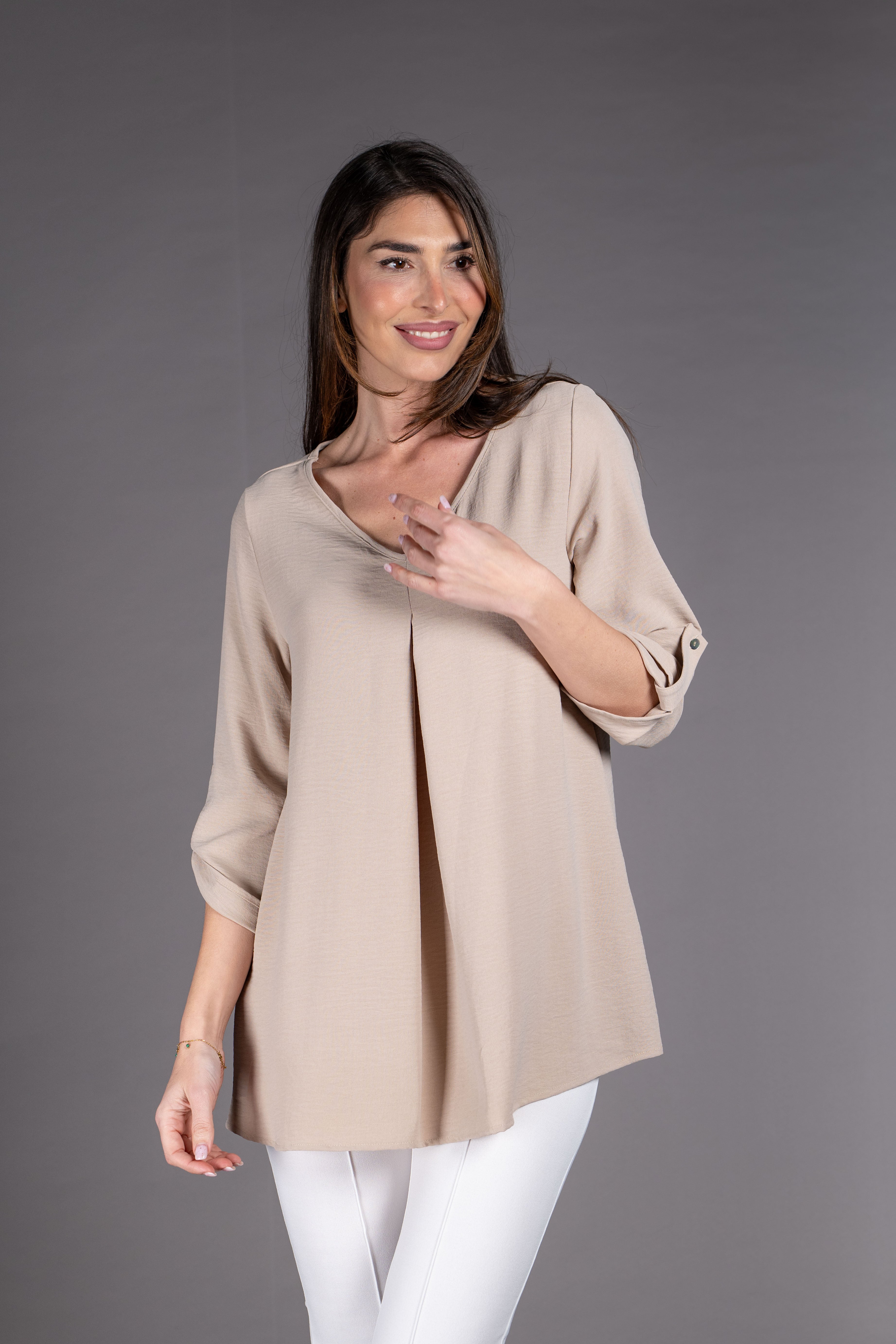 Blusa de mujer escote pico con pliegue delantero