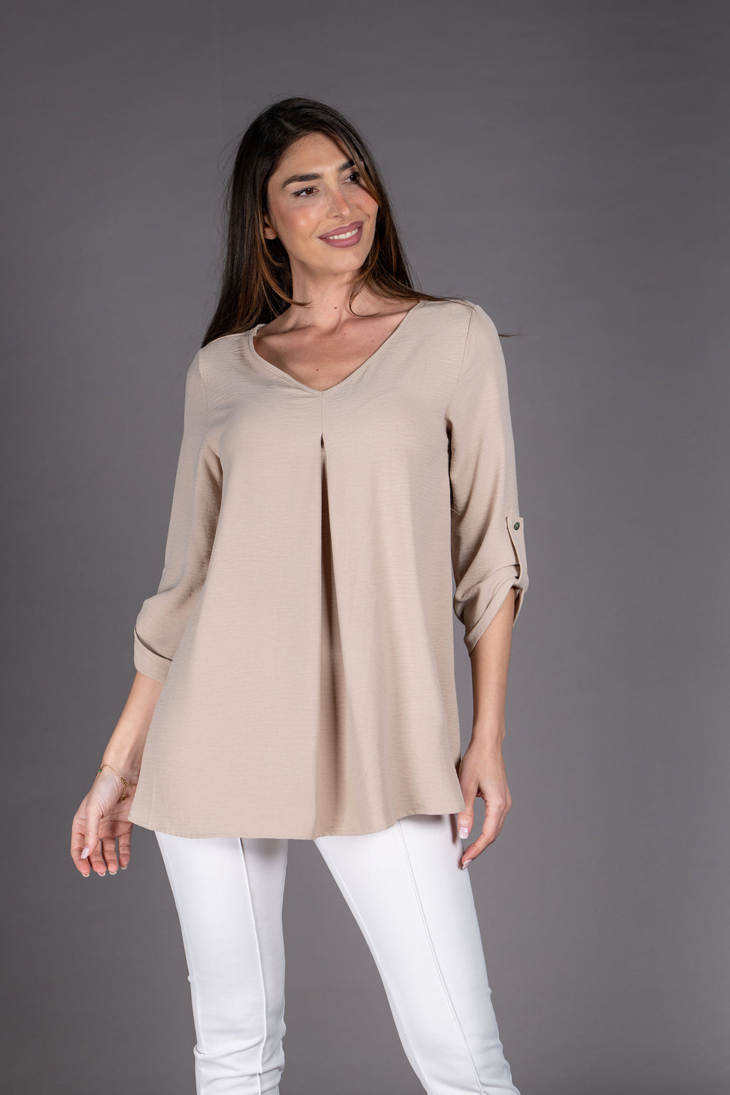 Blusa de mujer escote pico con pliegue delantero