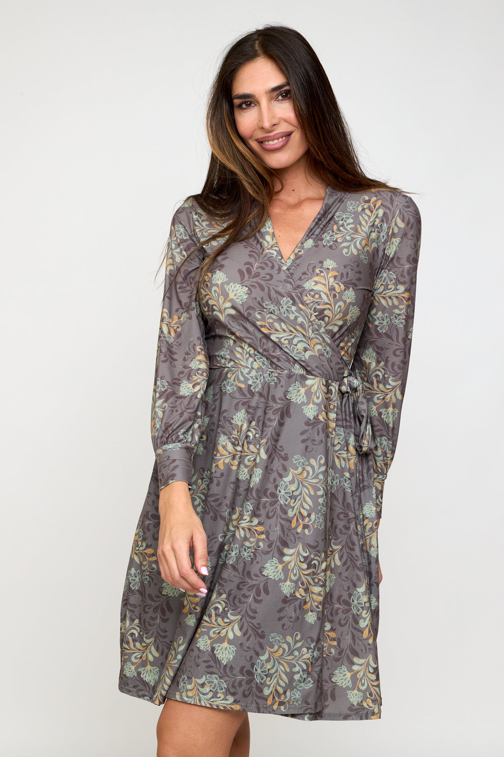 Vestido corto falda cruzada estampado fondo taupe