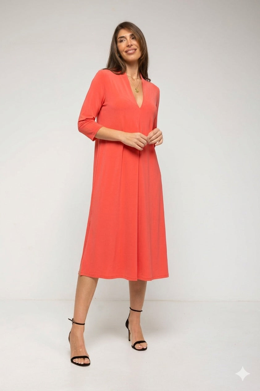 Vestido Midi con pliegue delantero y escote pico liso