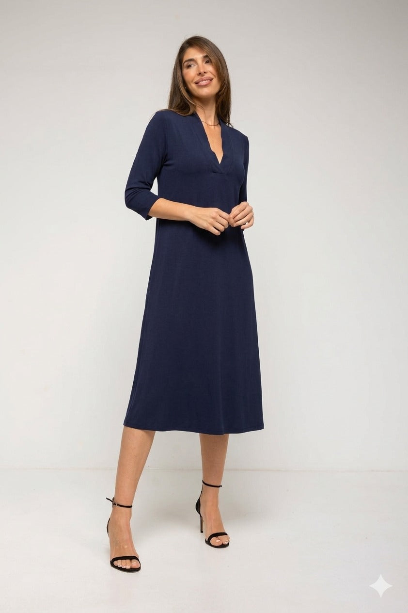Vestido Midi con pliegue delantero y escote pico liso