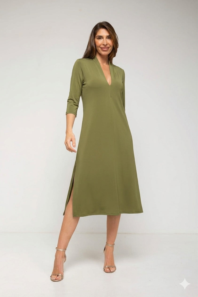 Vestido Midi con pliegue delantero y escote pico liso