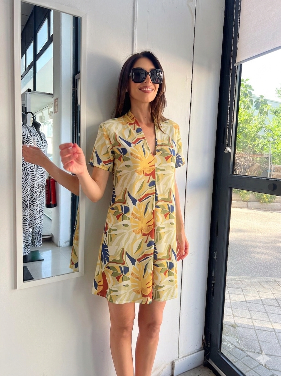 Vestido corto escote pico estampado tonos amarillo